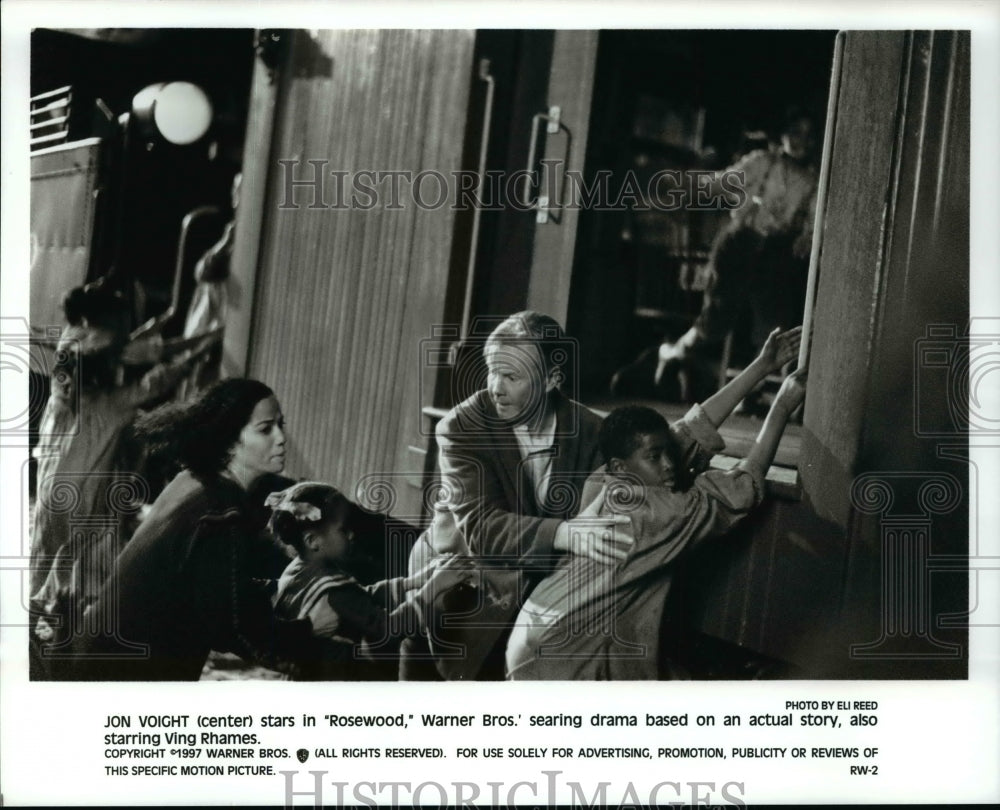 1997 Press Photo Jon Voight in Rosewood. - cvp96684-Historic Images