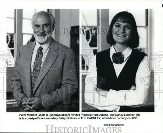 Press Photo Peter Michael Goetz and Nancy Lenehan in the movie THE FACULTY - Historic Images