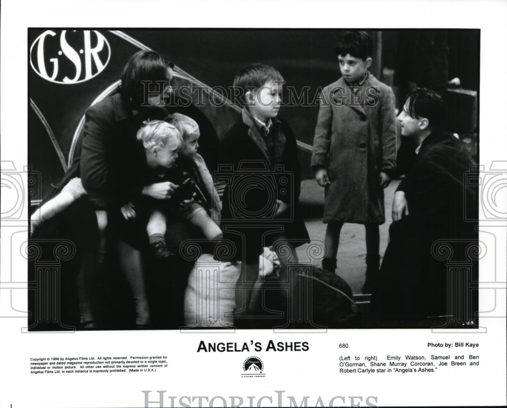 1999, Emily Watson, Samuel and Ben O'Groman in "Angela's Ashes." - Historic Images