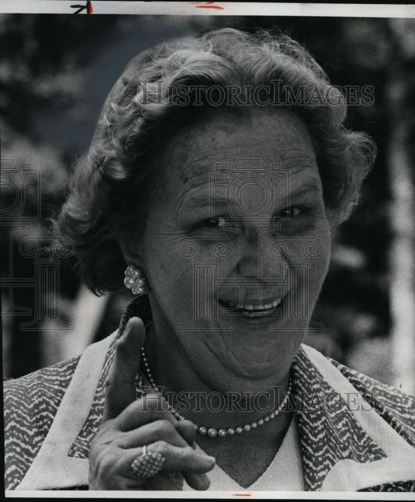 1975 Press Photo Singer and first lady of radio Kate Smith at 66 - cvp97218-Historic Images