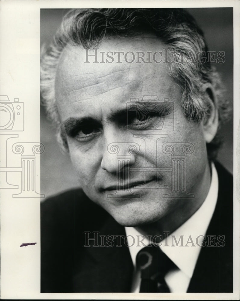 1977 Press Photo John Stoessinger at the Town Hotel - cvp97500 - Historic Images