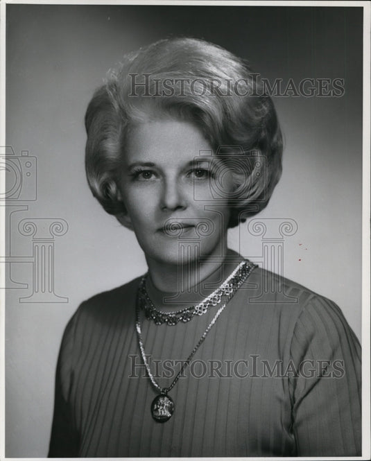 1976 Press Photo Ellen Zhun-East suburb realtor - cvp97910-Historic Images
