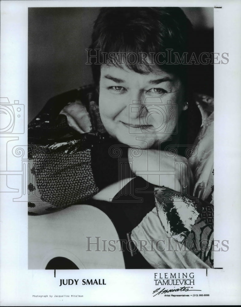 1990 Press Photo Australian folk singer and songwriter Judy Small - cvp98431 - Historic Images