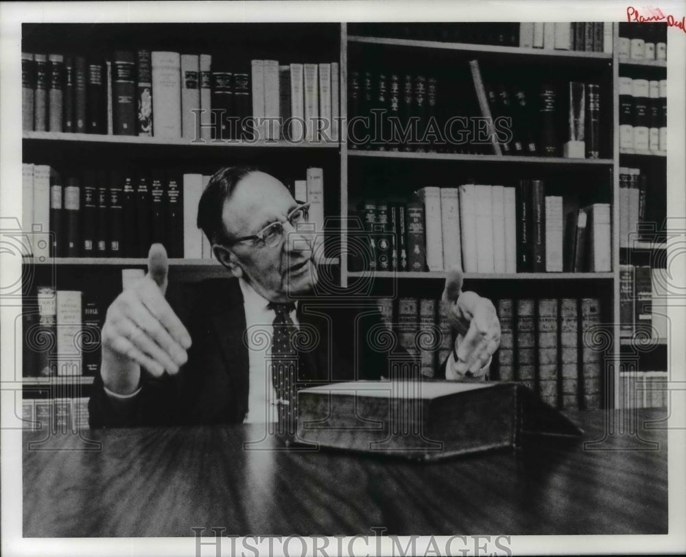1977 Press Photo Friedrich Solmsen &#39;77 Martin lecturere - cvp99209-Historic Images
