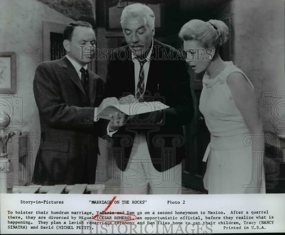 1966 Press Photo Frank Sinatra and Cesar Romero-Marriage On The Rocks-Historic Images