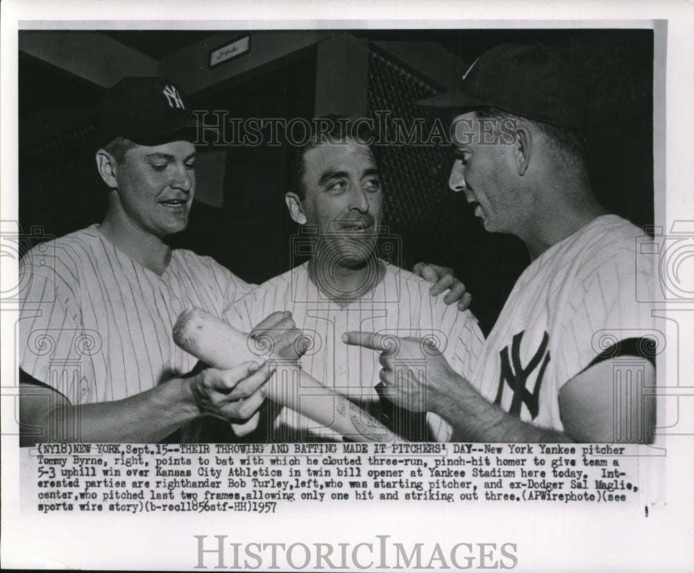 1957 Press Photo New York Yankees Pitcher Tommy Byrne Points To Bat- Historic Images