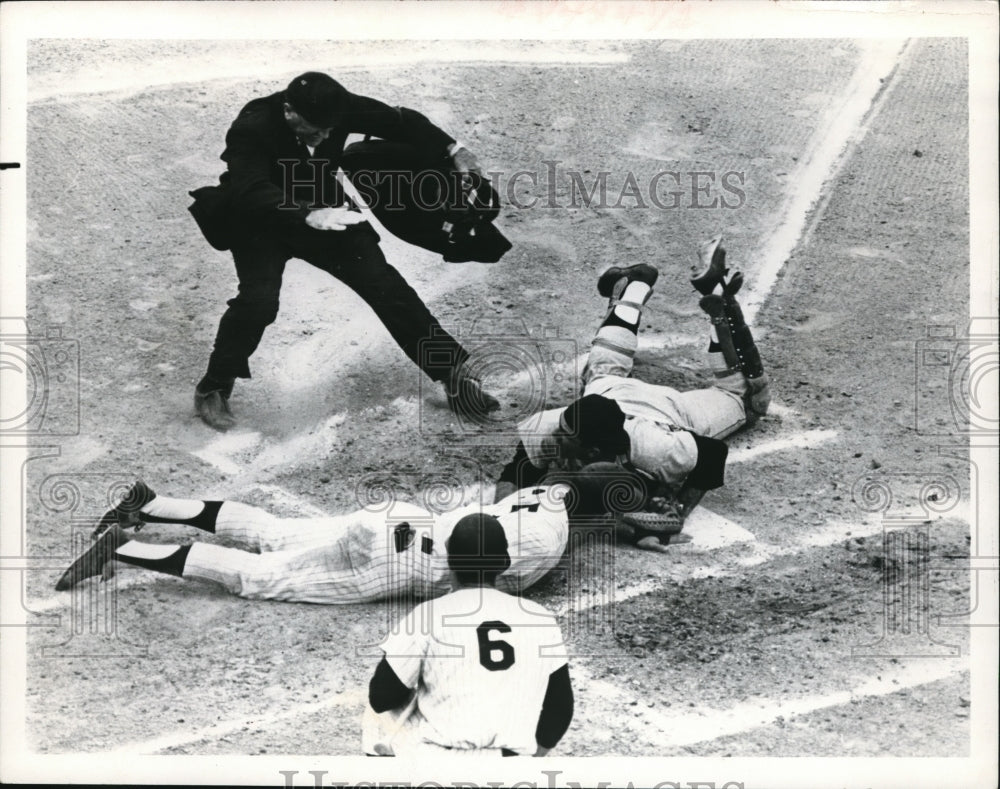 Press Photo Baseball Players On Field During Game With Umpire- Historic Images
