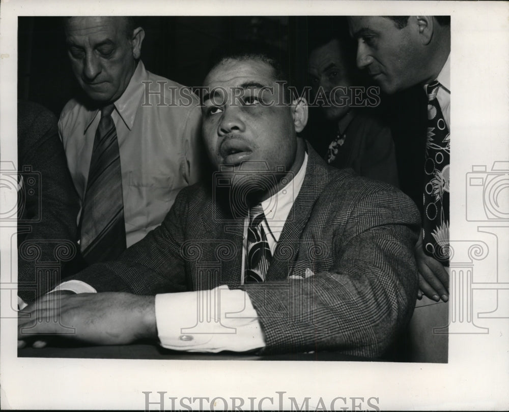 1947 Press Photo Joe Louis in Press Conference Stating May Meet Gus Lesnevich-Historic Images