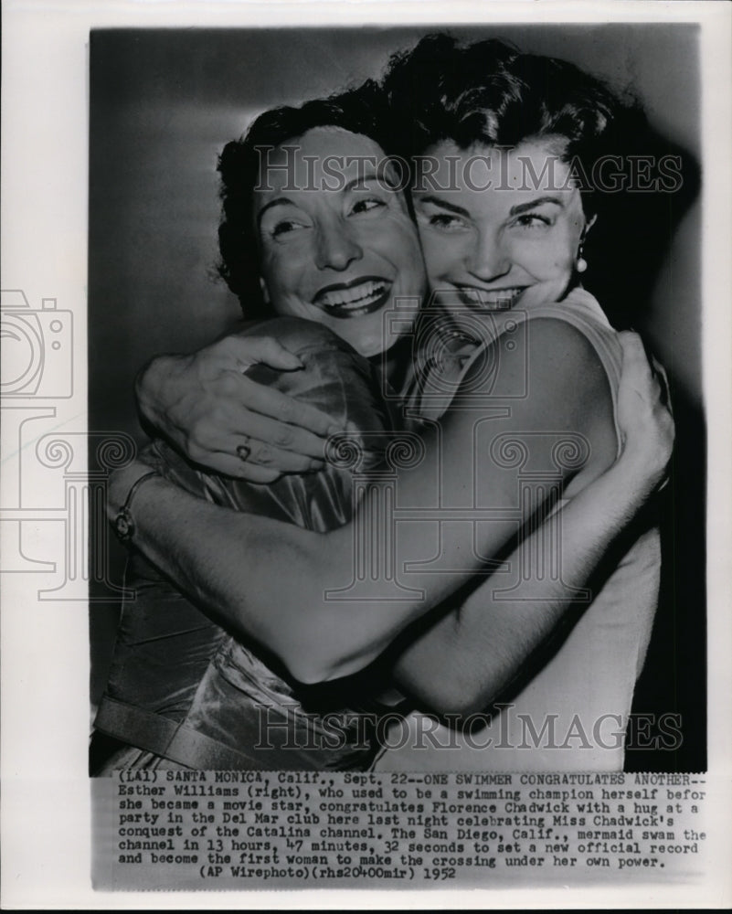 1952 Swimmer Actress Esther William Hugs Swimmer Florence Chadwick - Historic Images