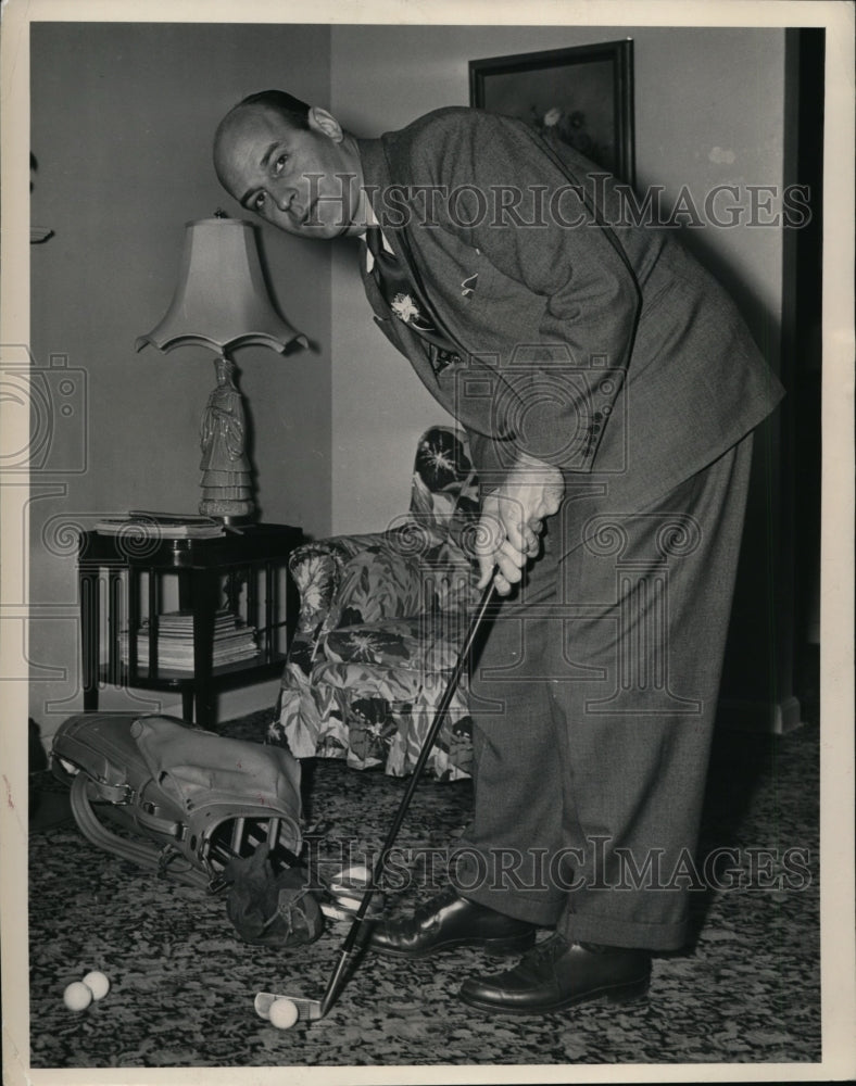 1949 Paul E. Brown, Coach of Browns Practices Putting for Golf Tour - Historic Images