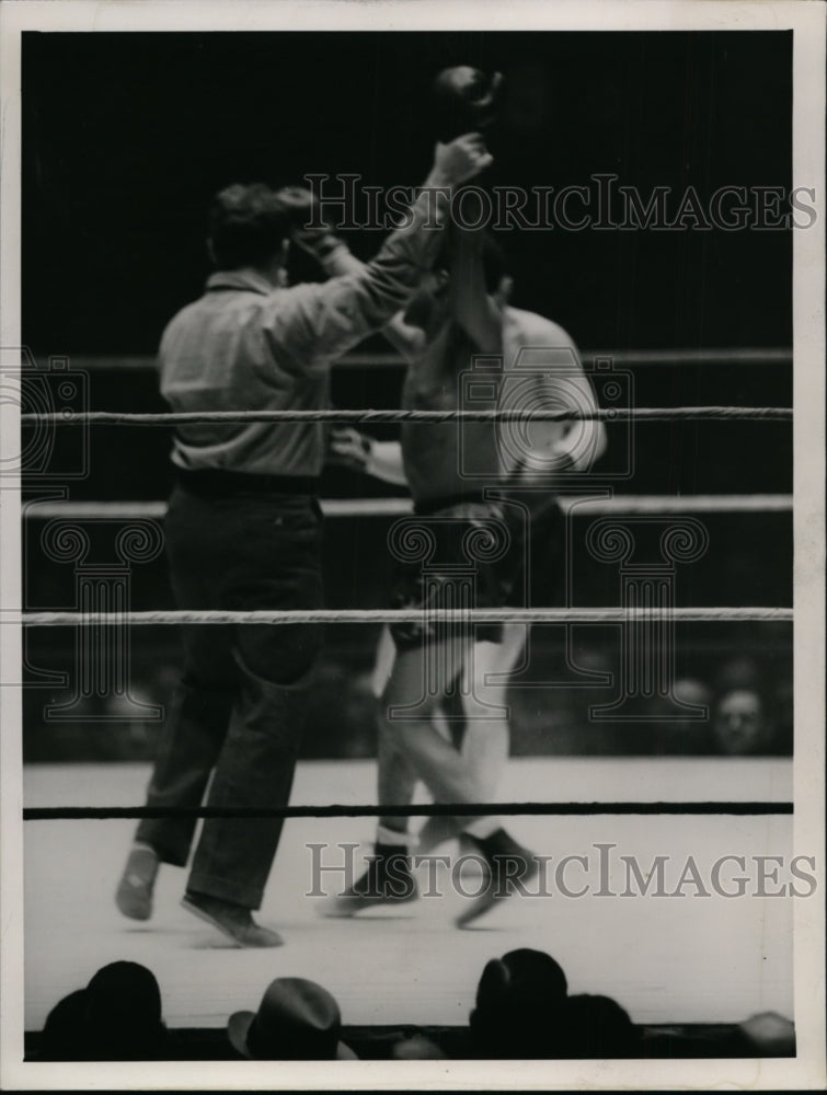 1938 Press Photo Boxer Henry Armstrong Declared Winner Over Manfreda - cvs04296 - Historic Images