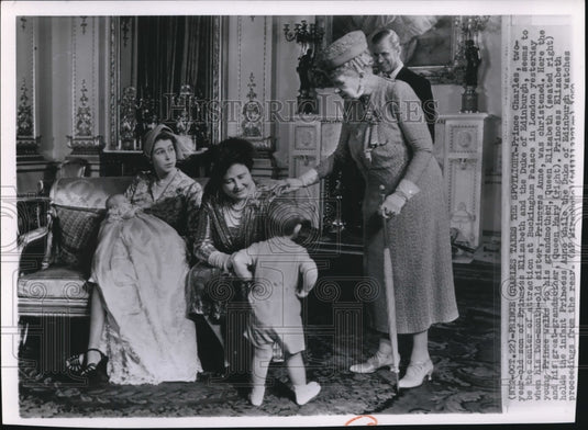 1950 The Royal family, Princess Elizabeth, Princess Anne, Queen Mary-Historic Images