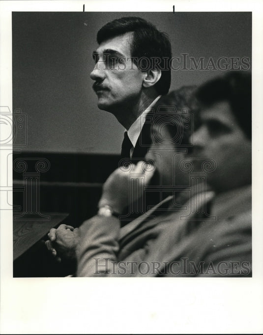 1984 Press Photo Robert Buell listens attentively as guilty verdicts on 8 counts - Historic Images