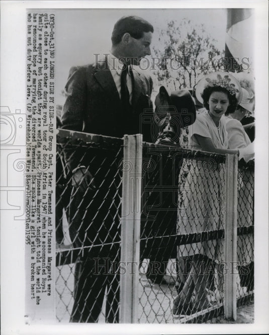 1955 Press Photo Capt Peter Townsend & Princess Margaret during royal tour - Historic Images