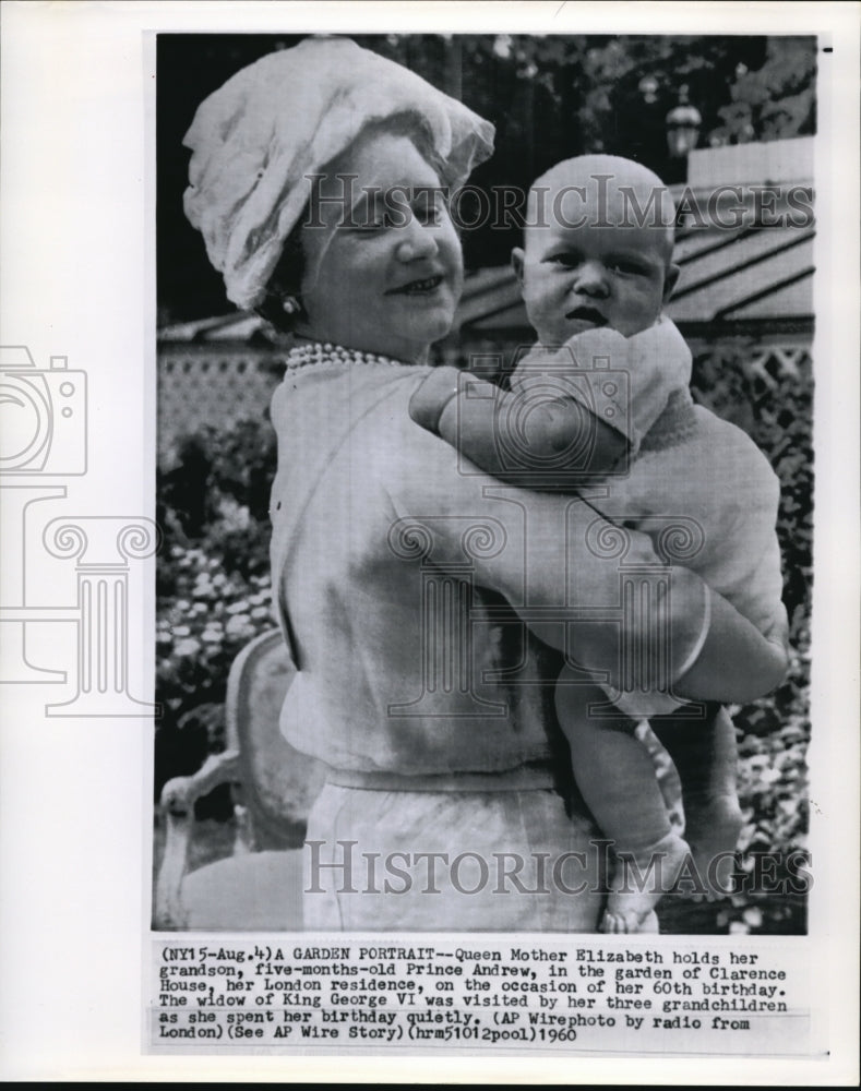 1960 Press Photo Queen Mother Elizabeth with grandson Prince Andrew - Historic Images