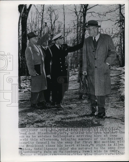 1955 Press Photo Pres Eisenhower at Camp David with Nat'l Security Council - Historic Images