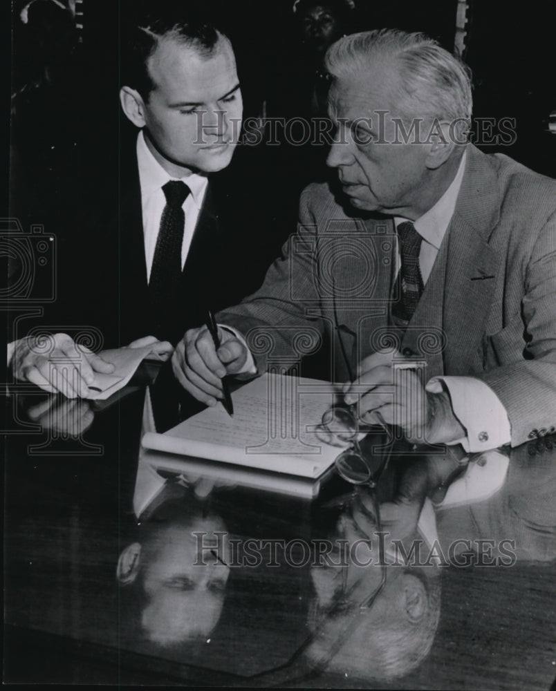 1954 Atty.William Corrigan &amp; Dr. Samuel Sheppard charge with murder - Historic Images