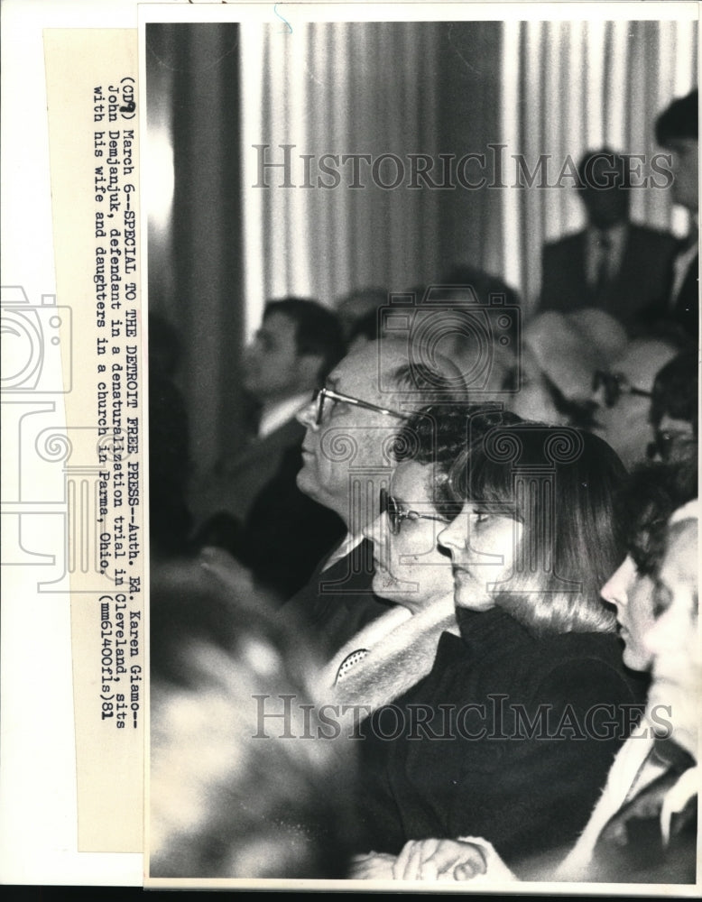 1981 Press Photo Ed. Karen Giamo &amp; John Demjanjuk on denaturalization trial- Historic Images