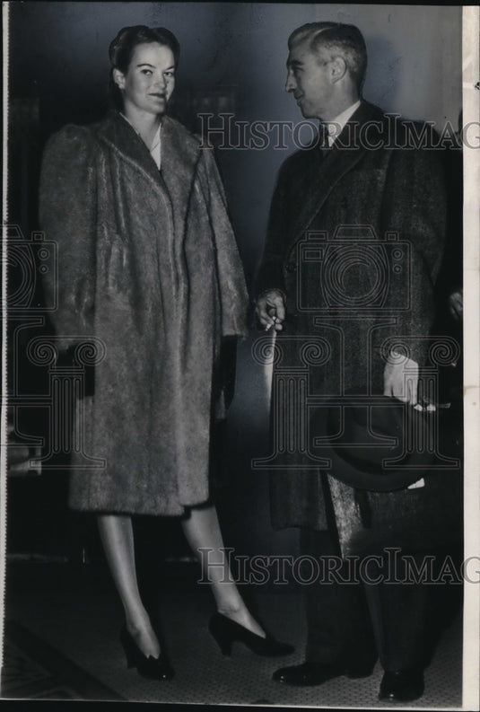 1943 Doris Duke Cromwell & Thomas L. Perkins New York gen. counsel - Historic Images