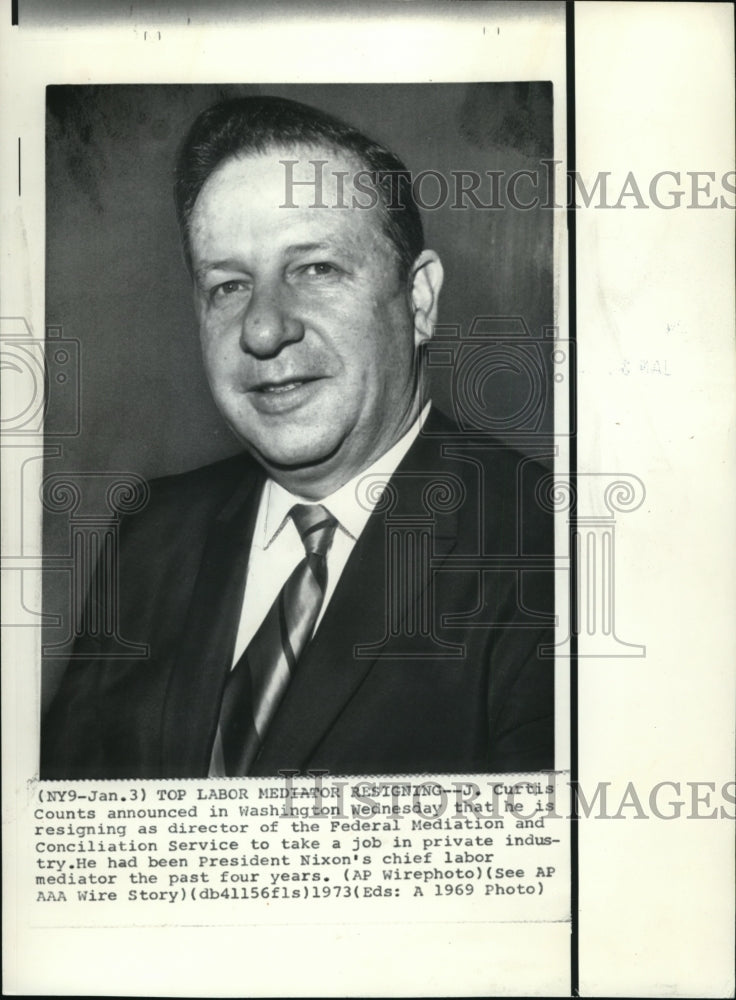 1969 Wire Photo J. Curtis Counts announced in Washington that he is resigning - Historic Images