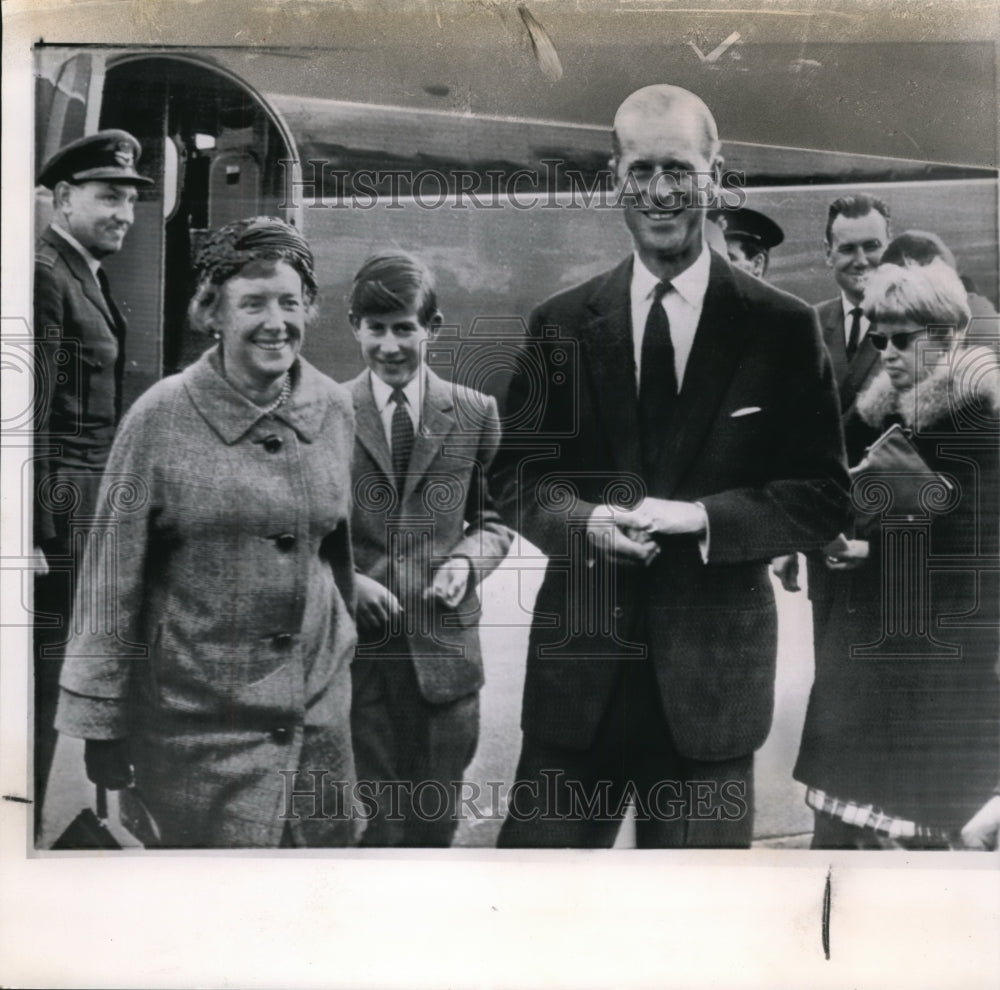 1962 Press Photo The England Royal family at the airport - Historic Images