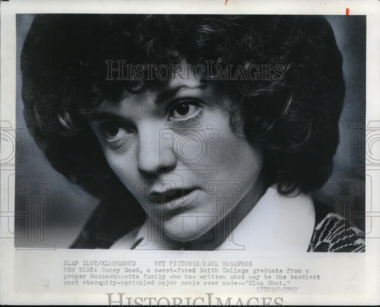1977 Press Photo Actress Nancy Dowd, Smith College graduate - Historic Images