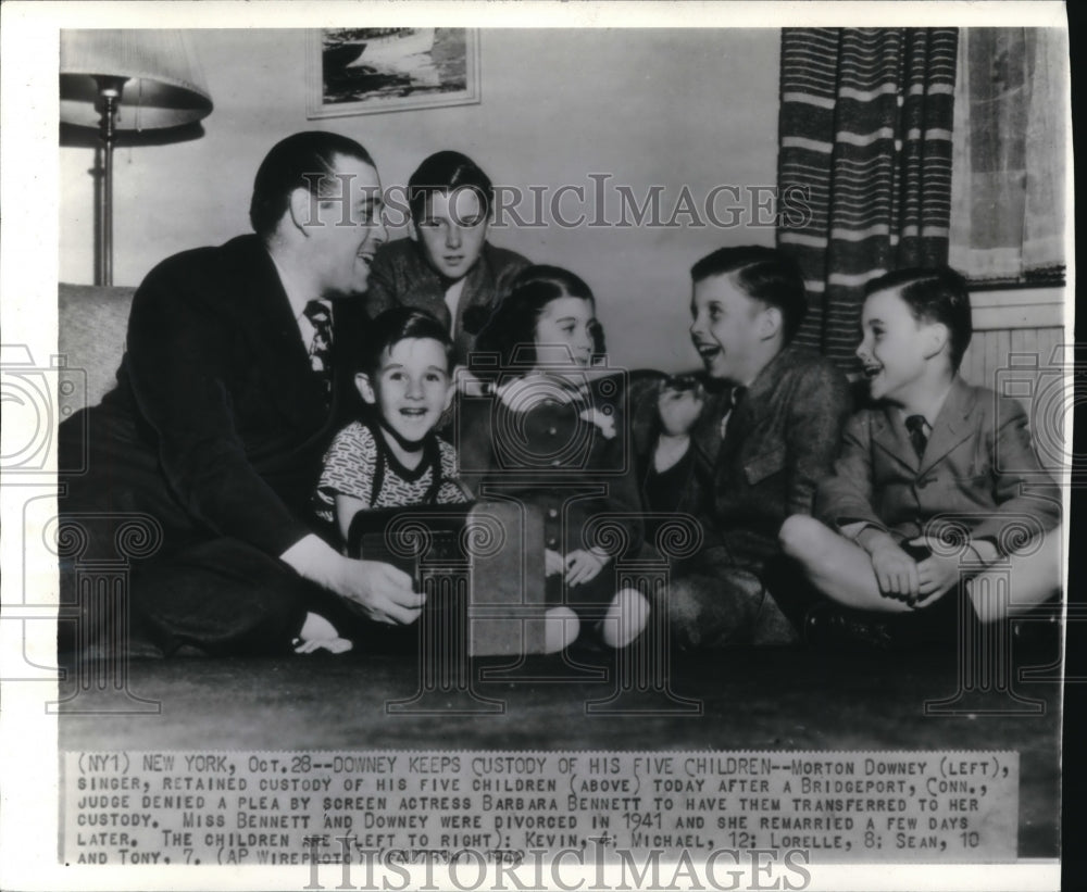 1942 Morton Downey keeps custody of his children - Historic Images