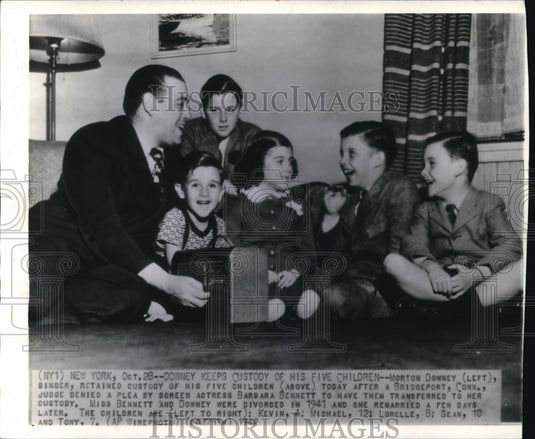 1942 Morton Downey keeps custody of his children - Historic Images
