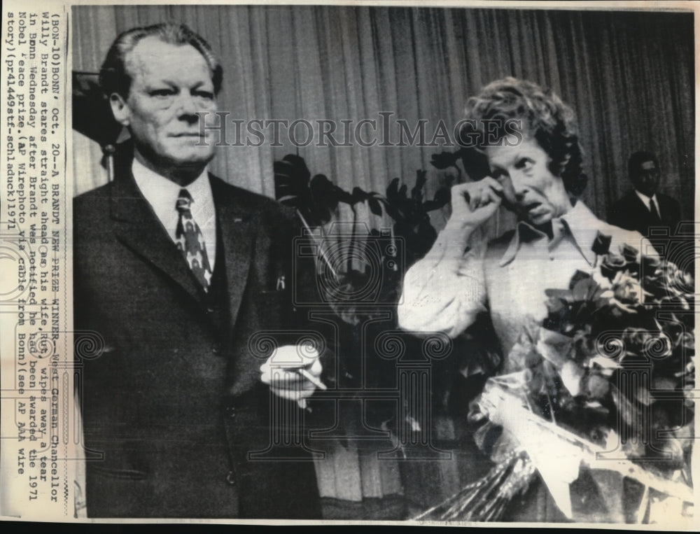 1971 Wire Photo Willy Brandt a New Nobel Prize Winner with His Wife at Bonn - Historic Images