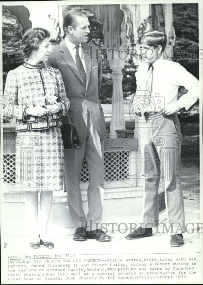 1973 Press Photo Prince Andrew with his parents, Queen Elizabeth II and Philip-Historic Images