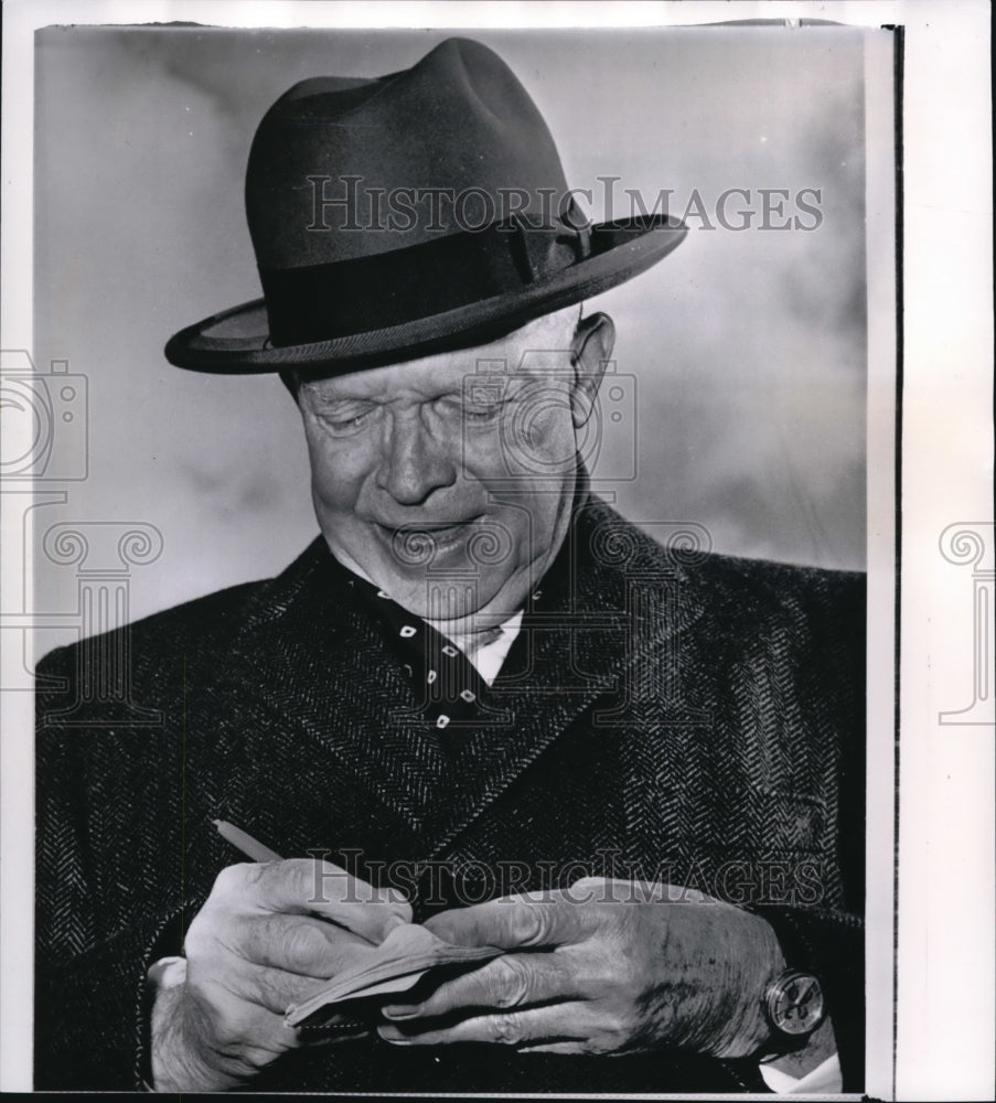 1961 Press Photo The former President Dwight Eisenhower at the Cleveland airport - Historic Images