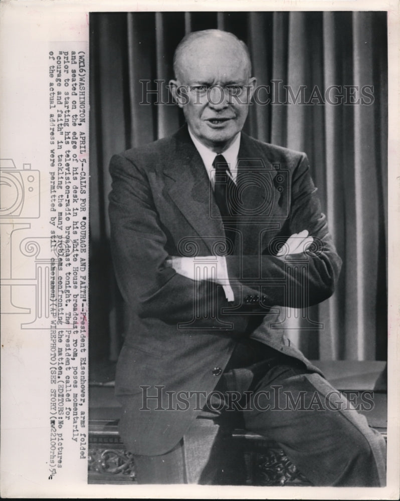 1954 Pres Eisenhower, before TV-radio broadcast at the White House - Historic Images