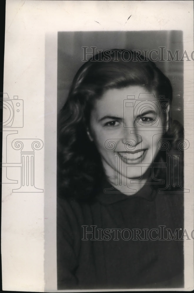 1944 Anna Inez Carcano, daughter of the Ambassador to Great Britain - Historic Images