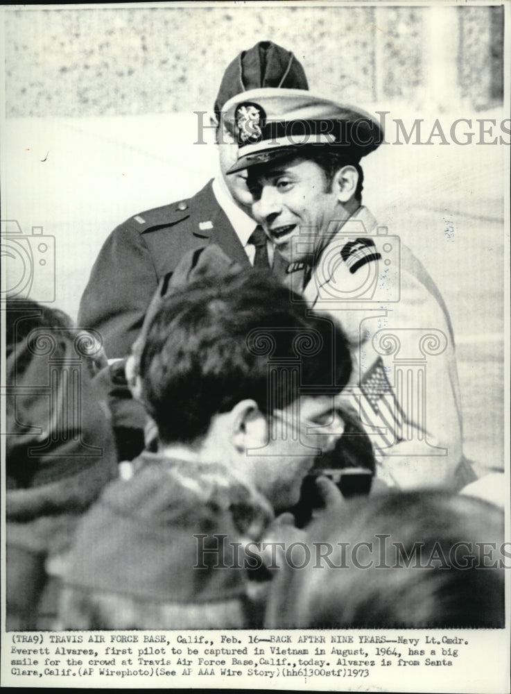 1973 Press Photo Navy Lt. Cmmdr. Everett Alvarez back after nine years in Calif. - Historic Images