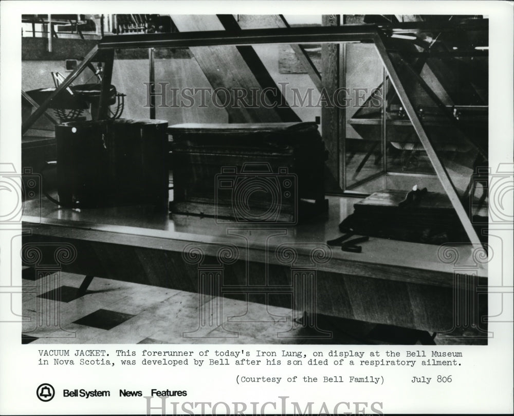 1972 Press Photo Forerunner Iron Lung Display at the Belll Museum in Nova Scotia-Historic Images