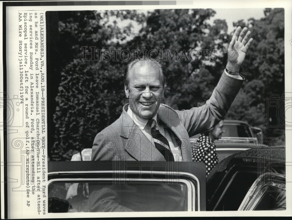 1974 Wire Photo Pres. Ford waves leave Immanuel Church on the Hill after Mass. - Historic Images