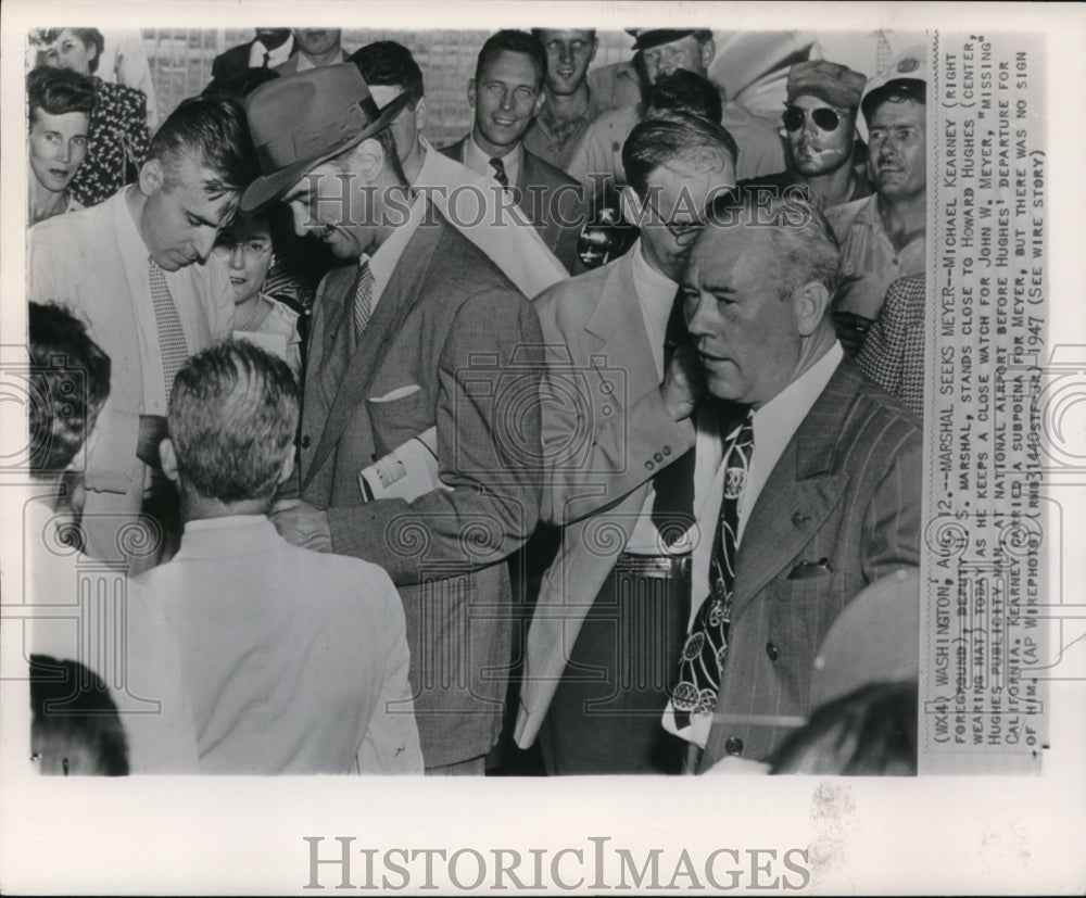 1947 Press Photo Michael Kearney, Deputy United States Marshall with Hughes - Historic Images