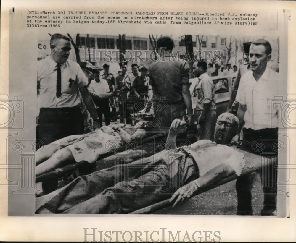 1965 Press Photo Injured U.S. Embassy personnel carried from blast scene-Historic Images