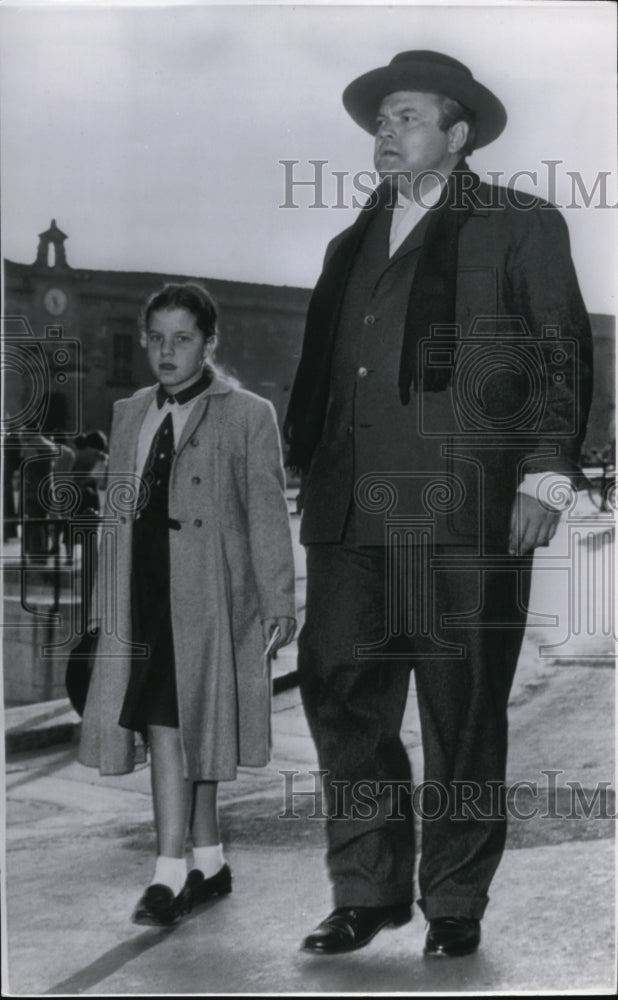 1953 Press Photo Rebecca Welles and Father Orson Welles at Pisa Italy - Historic Images