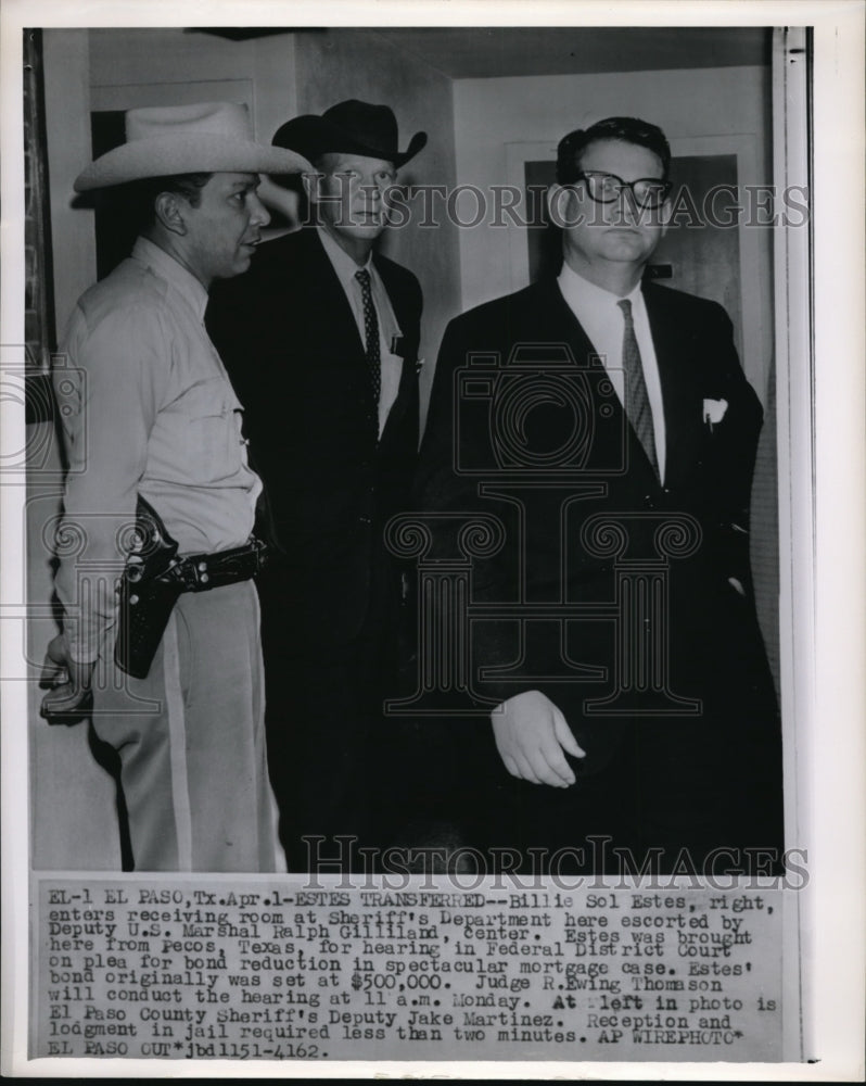 1962 Press Photo Billie Sol Estes &amp; escort  Deputy US Marshal Ralph  Gilliland - Historic Images