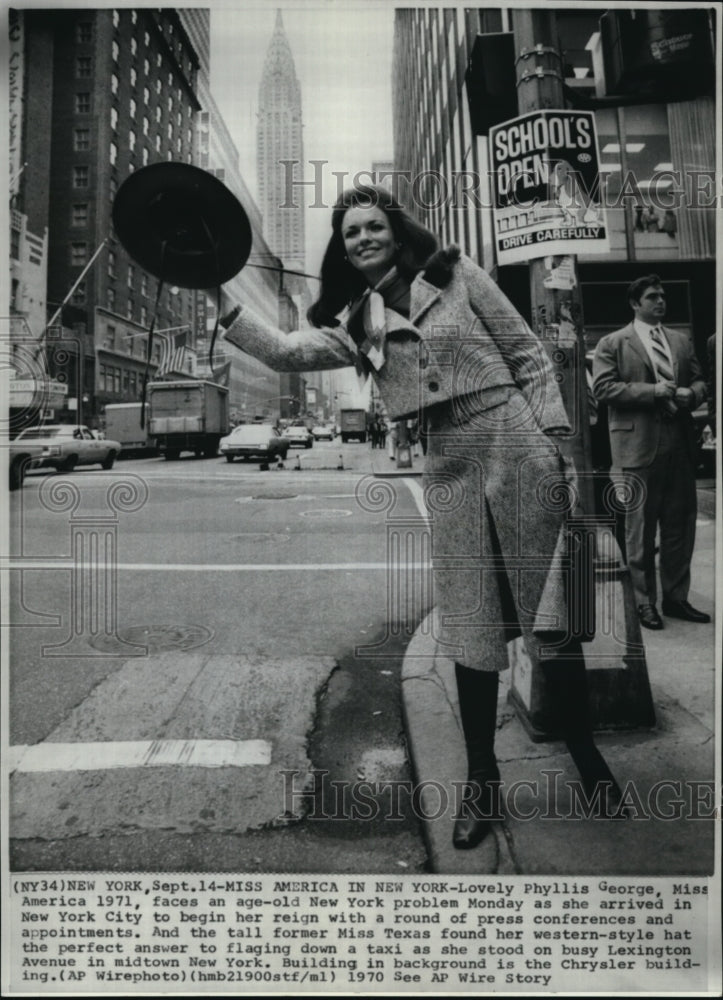 1970 Press Photo Miss America Lovely Phyllis George at Lexington Avenue NY - Historic Images