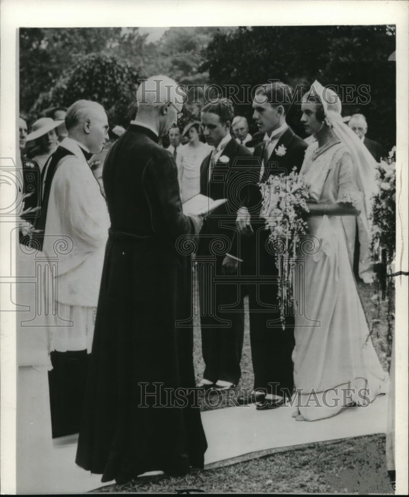 1936 Press Photo Roger Firestone and bride during the wedding ceremony - Historic Images