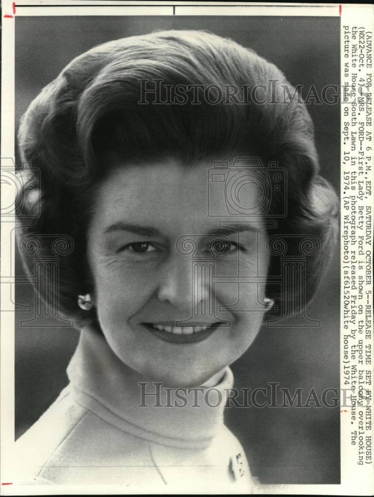 1974 Wire Photo Betty Ford Shown on the Balcony Overlooking the White House-Historic Images