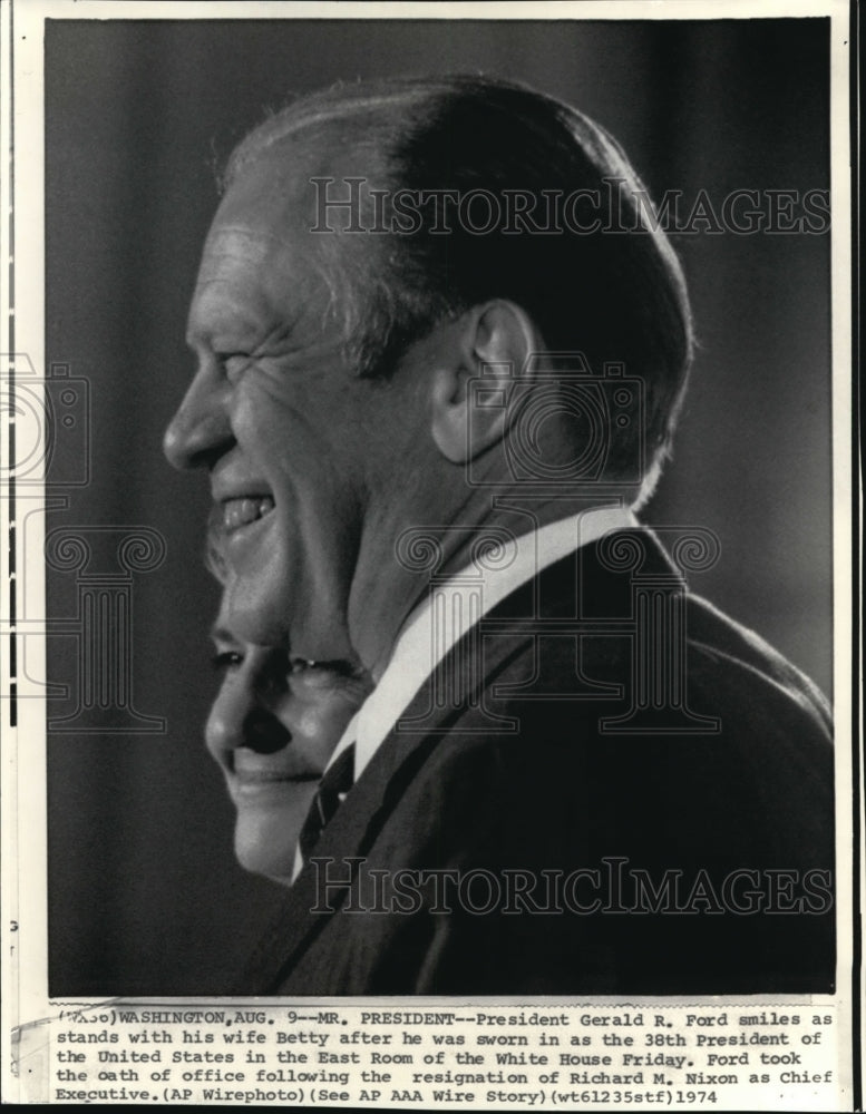 1974 Press Photo Pres. Gerald Ford Smiles after He was Sworn in as the 38th Pres - Historic Images