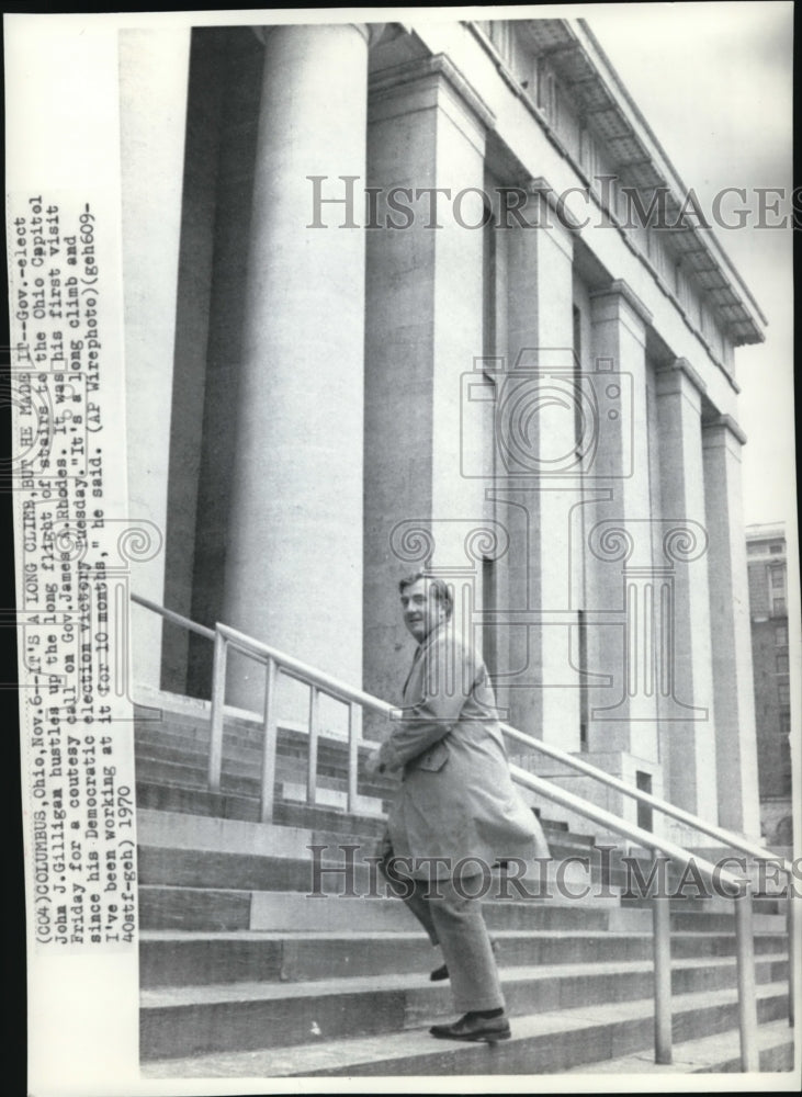 1970 Press Photo Governor Jo Gillian at the Ohio Capitol stairs - Historic Images