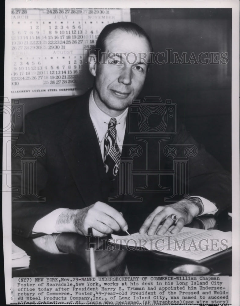 1946 Wire Photo Wm Chapman Foster works at his desk in Long Island City office-Historic Images