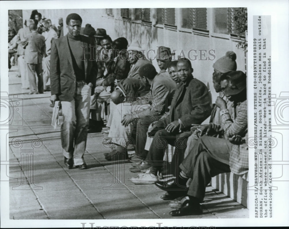 Press Photo Jobless men wait outside the mine office in Bizana, South Africa - Historic Images