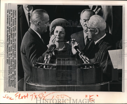 1965 Press Photo President Johnson takes oath before Chief Justice Earl Warren - Historic Images
