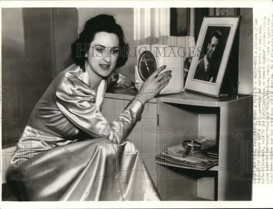 1938 Press Photo Mrs Richard Stoddart radio operator's wife on Howard Hughes tm-Historic Images
