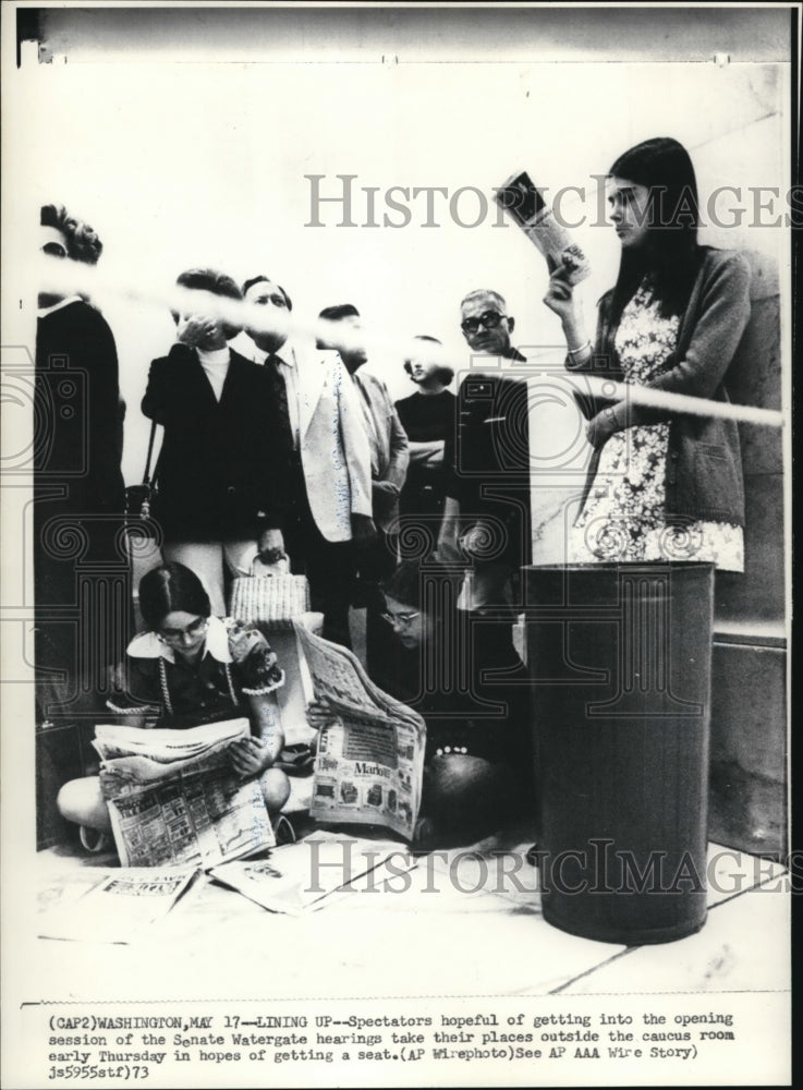 1973 Press Photo Spectators hopeful on Senate Watergate hearing opening - Historic Images